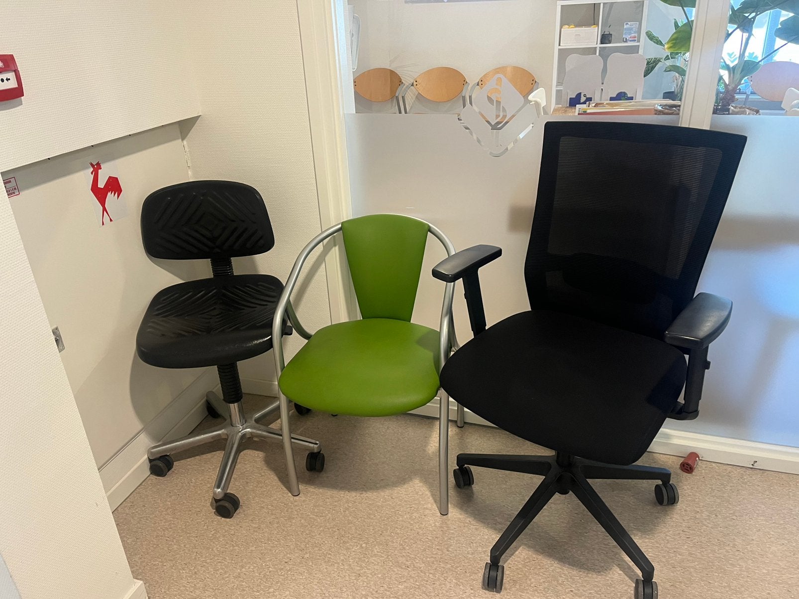 Gratis ophalen: stoelen, Ophalen of Verzenden, Zo goed als nieuw, Zwart