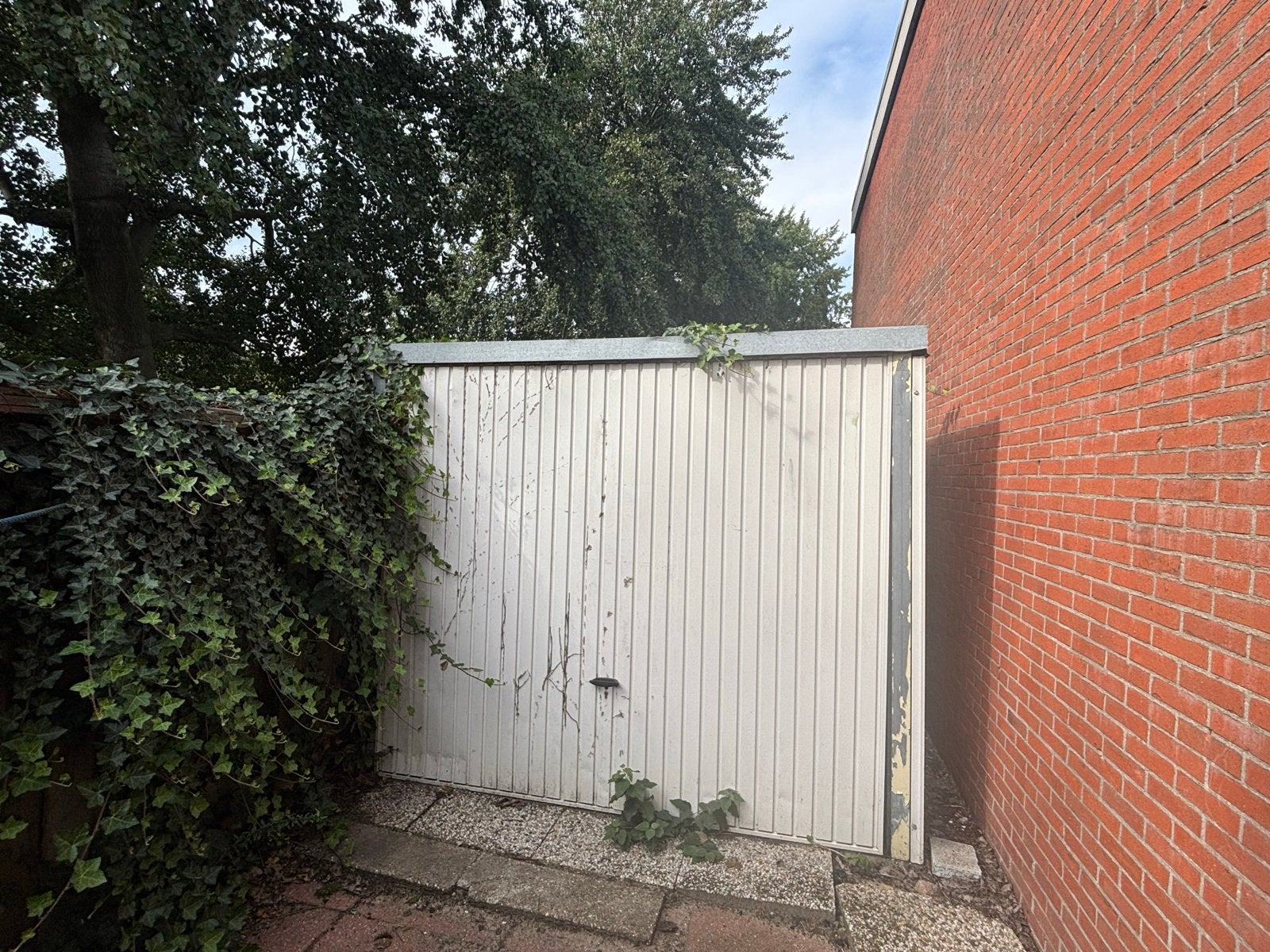 Stalen garagebox 6 x 2,5 m – kanteldeur + achterdeur, Tuin en Terras, Ophalen of Verzenden, Gebruikt, Schuur