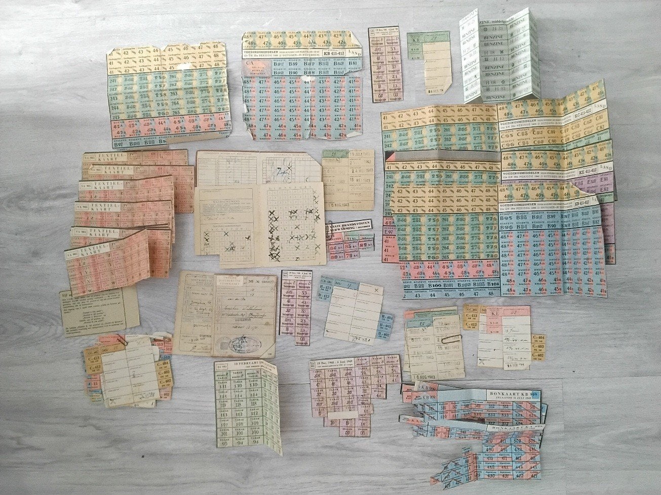 Oude bonkaarten en rantsoenbonnen uit WOII, Verzamelen, Ophalen of Verzenden