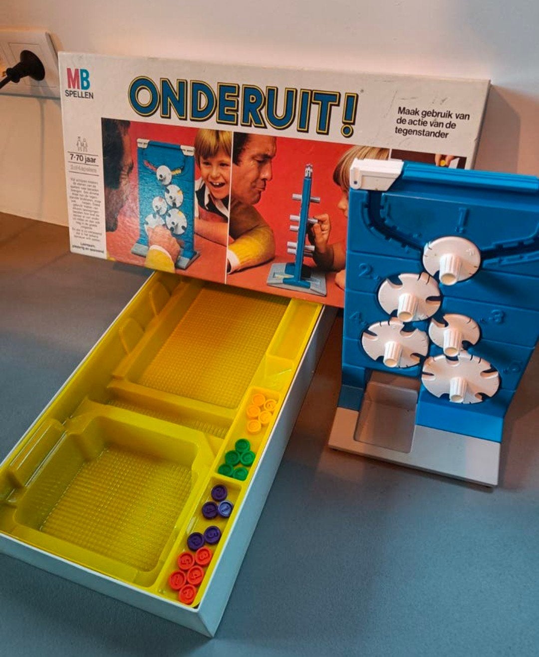 MB Spellen 'Onderuit!' - Klassiek Gezinsbordspel, Hobby en Vrije tijd, Gezelschapsspellen | Bordspellen, Een of twee spelers, Ophalen of Verzenden