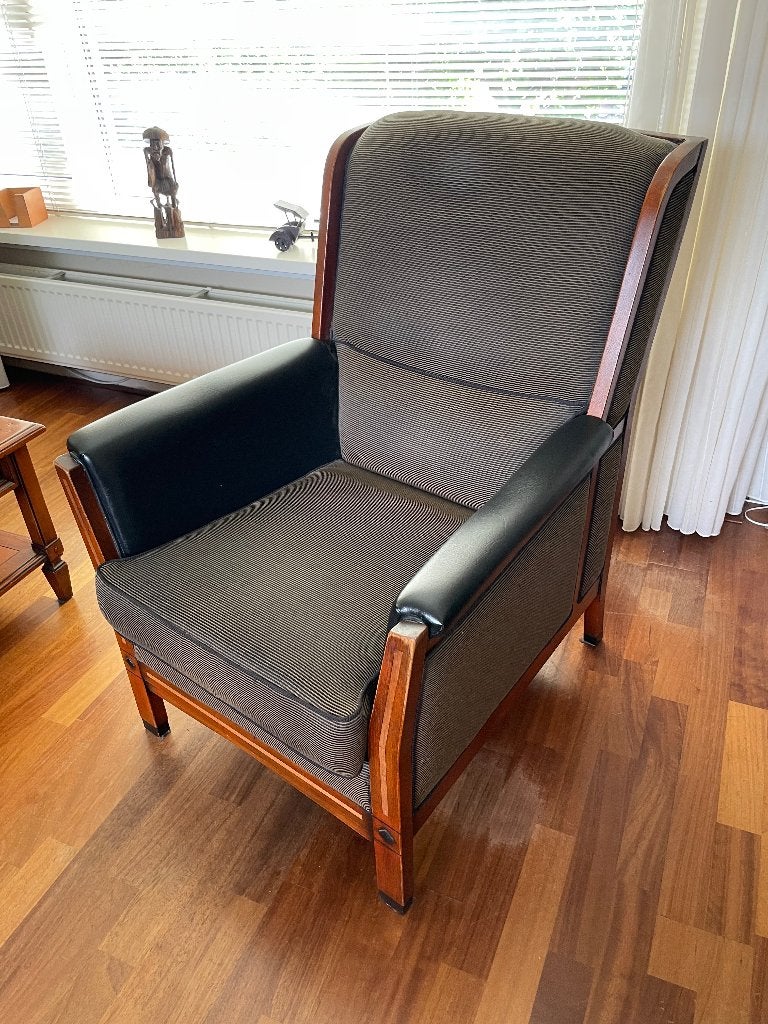 Hoogwaardig afgewerkte fauteuil van hout, leer en stof, Ophalen, Koloniaal, 75 tot 100 cm, Zo goed als nieuw