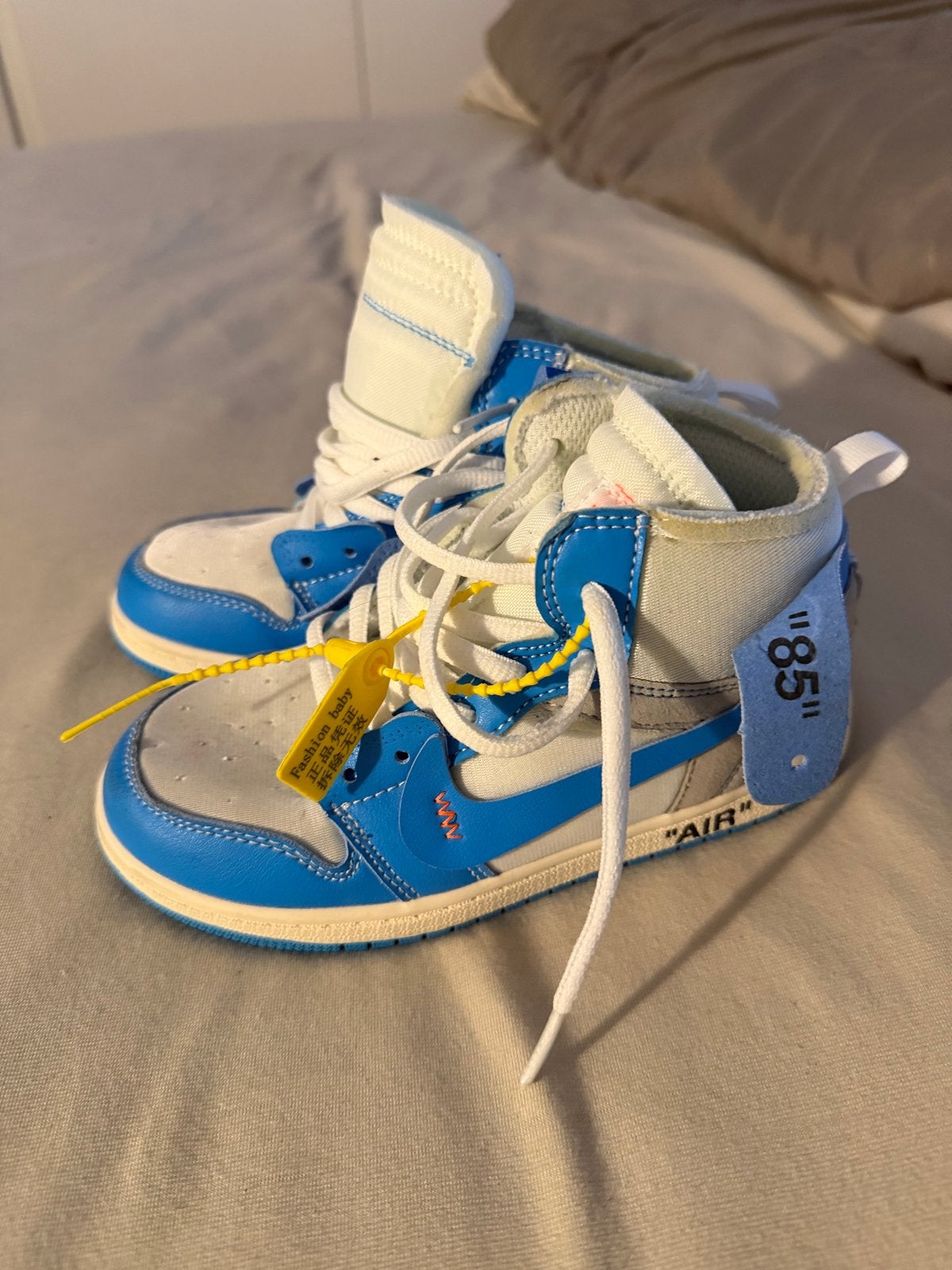 Nike Jordan 1 Off-White MAAT 31, Ophalen of Verzenden, Zo goed als nieuw, Jongen of Meisje, Sportschoenen