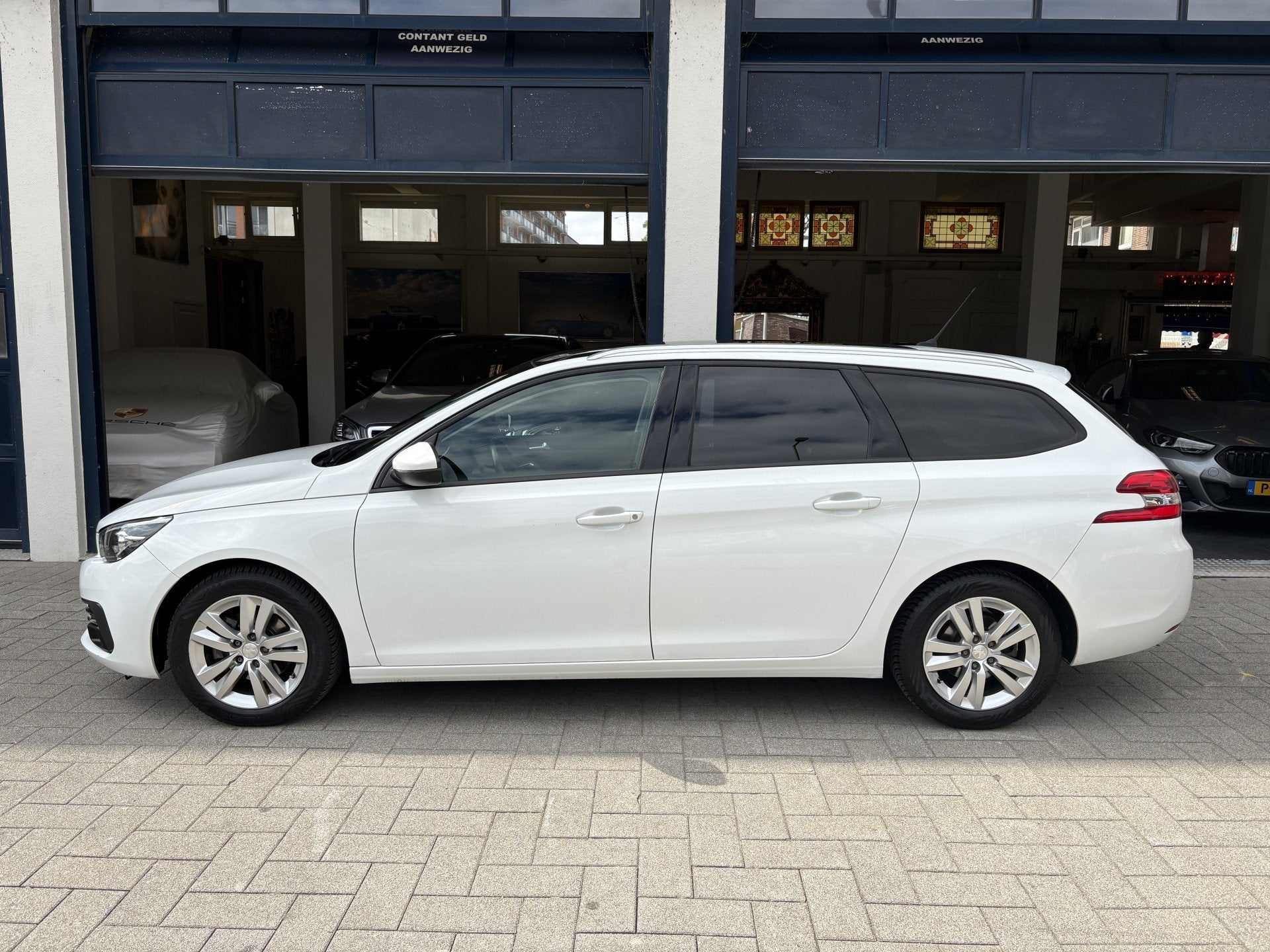 Peugeot 308 SW 1.2 P.T B Lease Executive NIEUWE DISTRIBUTIE., Voorwielaandrijving, Gebruikt, Euro 6, 1199 cc