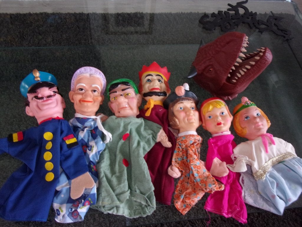 8 OUDE POPPENKASTPOPPEN (E), Ophalen of Verzenden