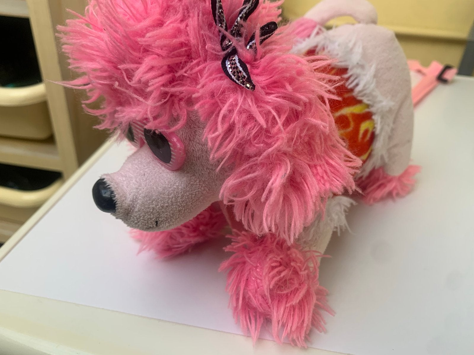 Roze poedel knuffel met vlammenprint en uitlaatstok, Zo goed als nieuw, Middelgroot (20 tot 80 cm), Roze, Hond