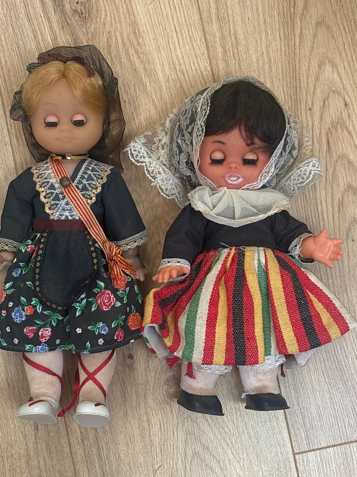Twee Spaanse poppen in traditionele klederdracht, Ophalen of Verzenden, Gebruikt, Overige typen