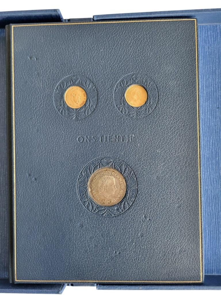 Ons tientje boekwerk inclusief 2 gouden tientjes uitgifte, Postzegels en Munten, Ophalen of Verzenden, Goud