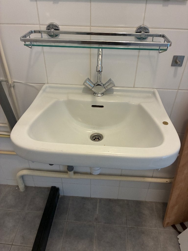 Glazen wandplank / badkamerrek met chromen bevestiging, Ophalen, Gebruikt