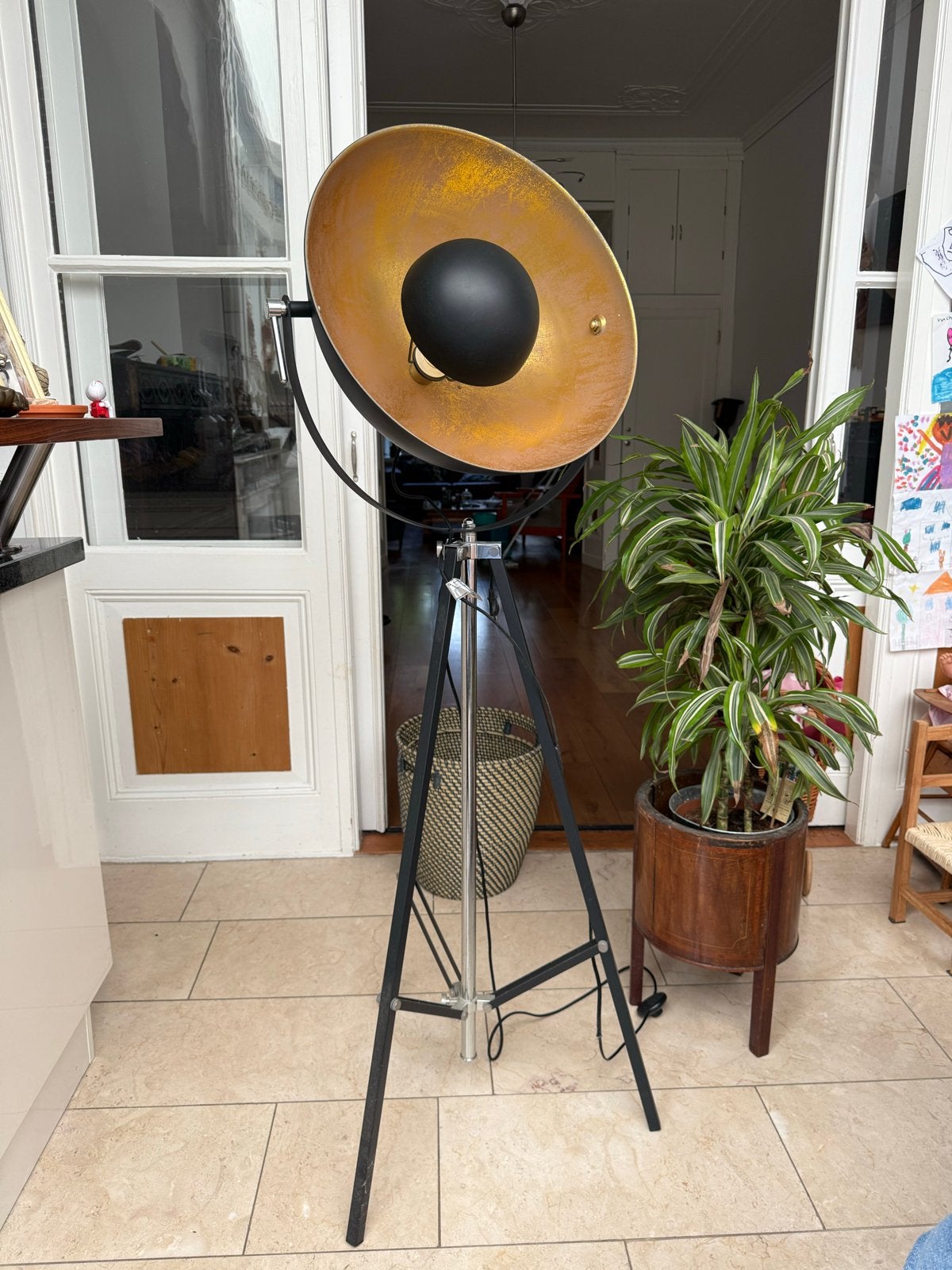 Staande vloerlamp mat zwart met goud, 150 cm hoog, Huis en Inrichting, Lampen | Vloerlampen, Ophalen, Zo goed als nieuw, Metaal