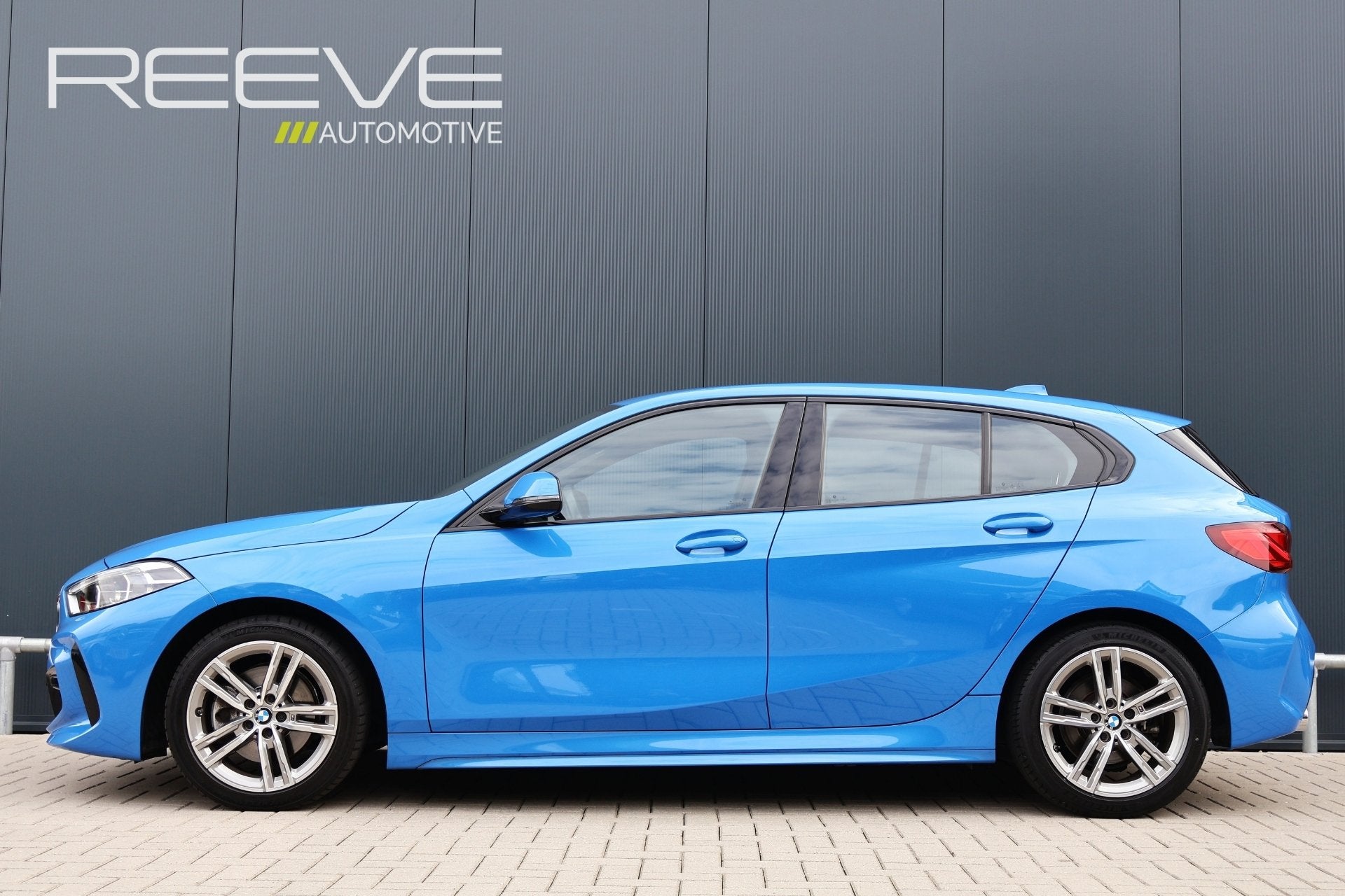 BMW 1-serie 118i M-Sport Executive Edition Misano Blau | 1e, Auto's, Dealer onderhouden, 136 pk, Gebruikt, Met garantie (alle)