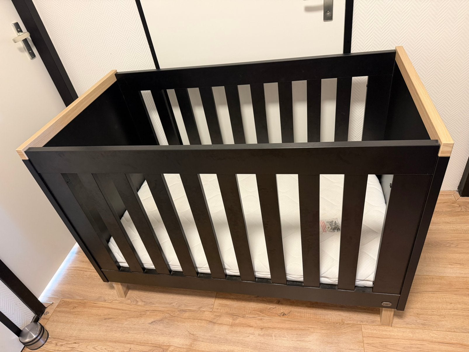 Nette Bradford babyledikant 60x120 cm – inclusief matras, Kinderen en Baby's, Ophalen, Zo goed als nieuw, Ledikant