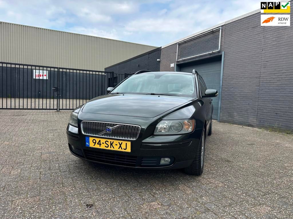 Volvo V50 2.4 Aut. Clima Cruise Navi Leer PDC Trekhaak APK N, Beige, 700 kg, 2435 cc, Onderhoudsboekje