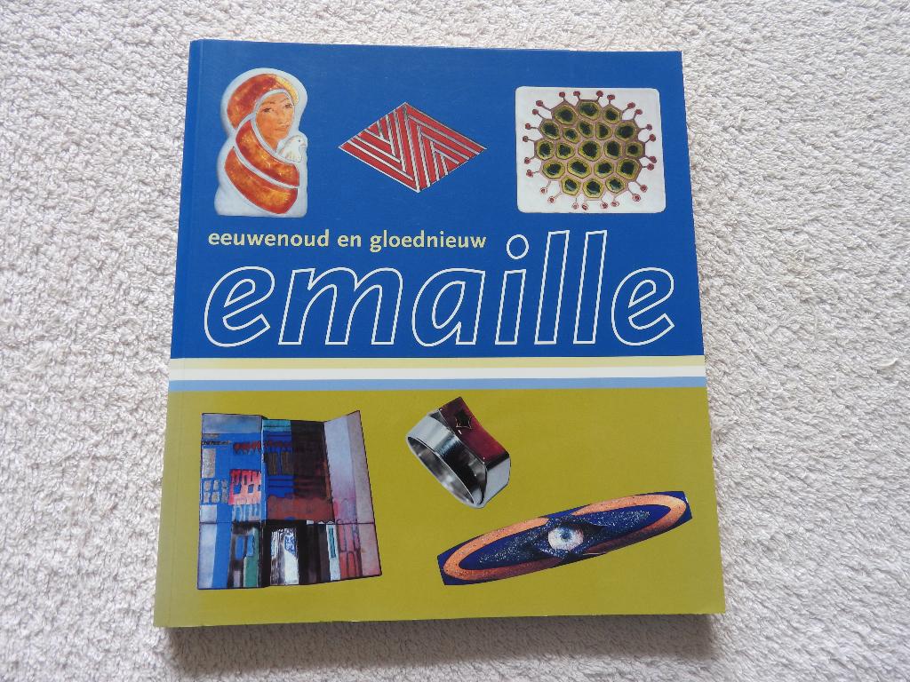 Eeuwenoud en gloednieuw Emaille, Boeken, Ophalen of Verzenden, Zo goed als nieuw, Overige onderwerpen