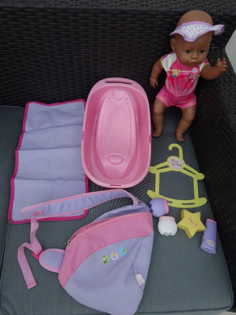 Baby born bruin met accessoires, Ophalen, Zo goed als nieuw, Babypop
