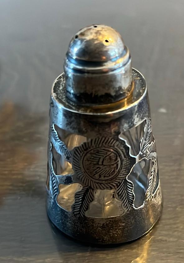 Zilveren Zoutstrooier met Uitgesneden Decoratie, Ophalen of Verzenden, Zilver