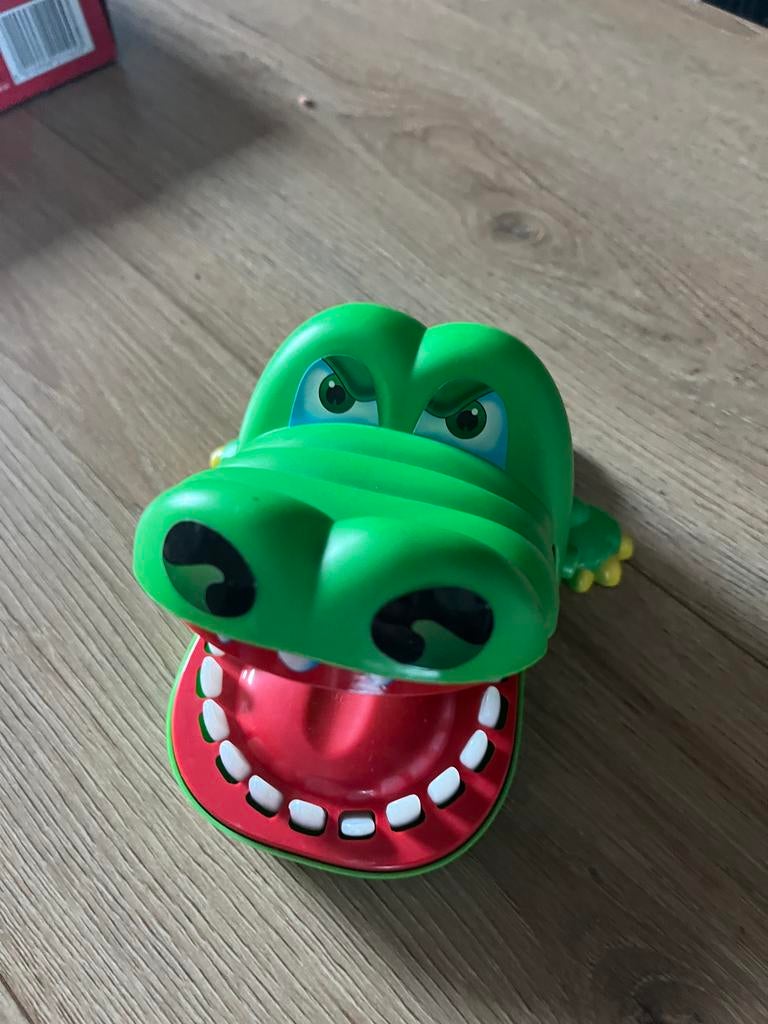 Verschillend speelgoed:, Twister Junior, L, Ophalen, Gebruikt, Jongen of Meisje