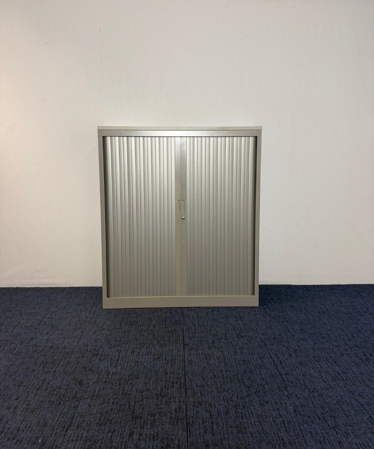4 x Roldeurkast Markant, aluminium, H 138 x B 120 x D 42 cm.