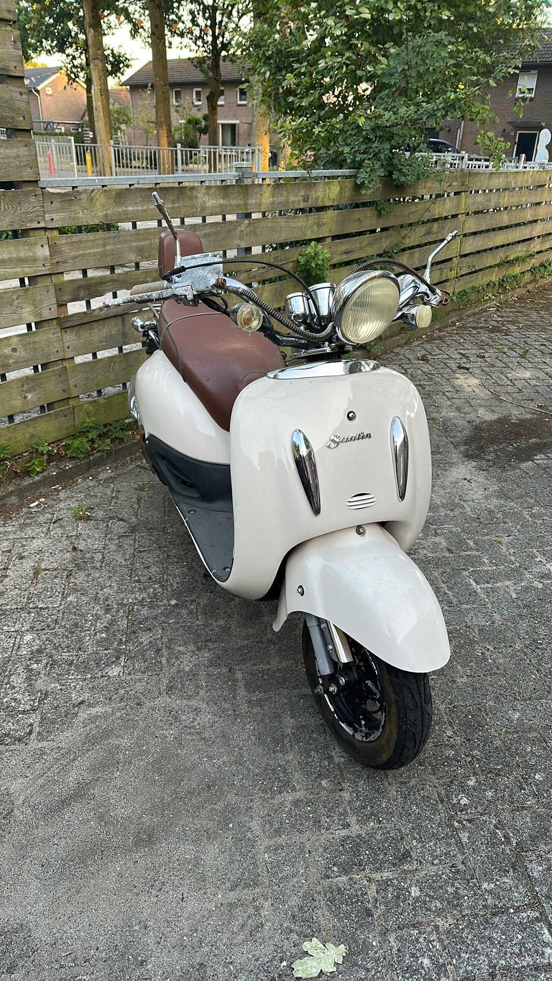 Santini retro scooter met brom papieren, Fietsen en Brommers, Ophalen of Verzenden, Zo goed als nieuw, Benzine, Overige merken