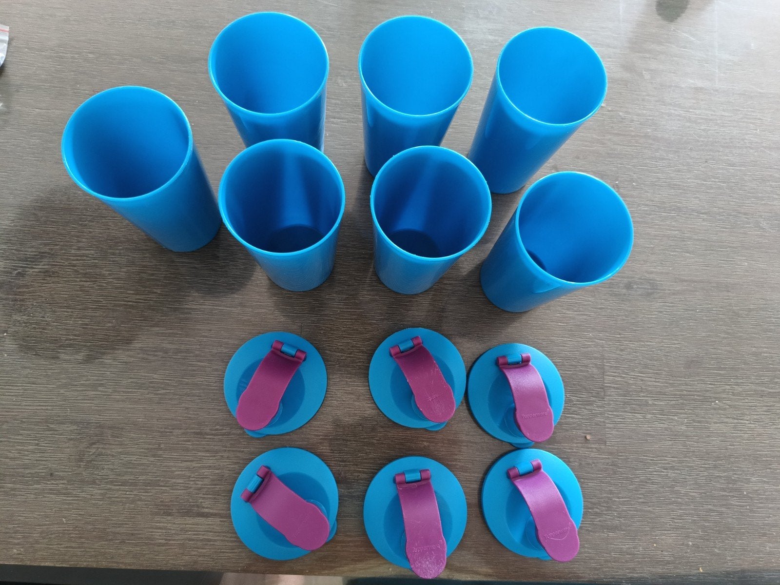 tupperware bekers met schenktuit, Ophalen, Beker of Kan