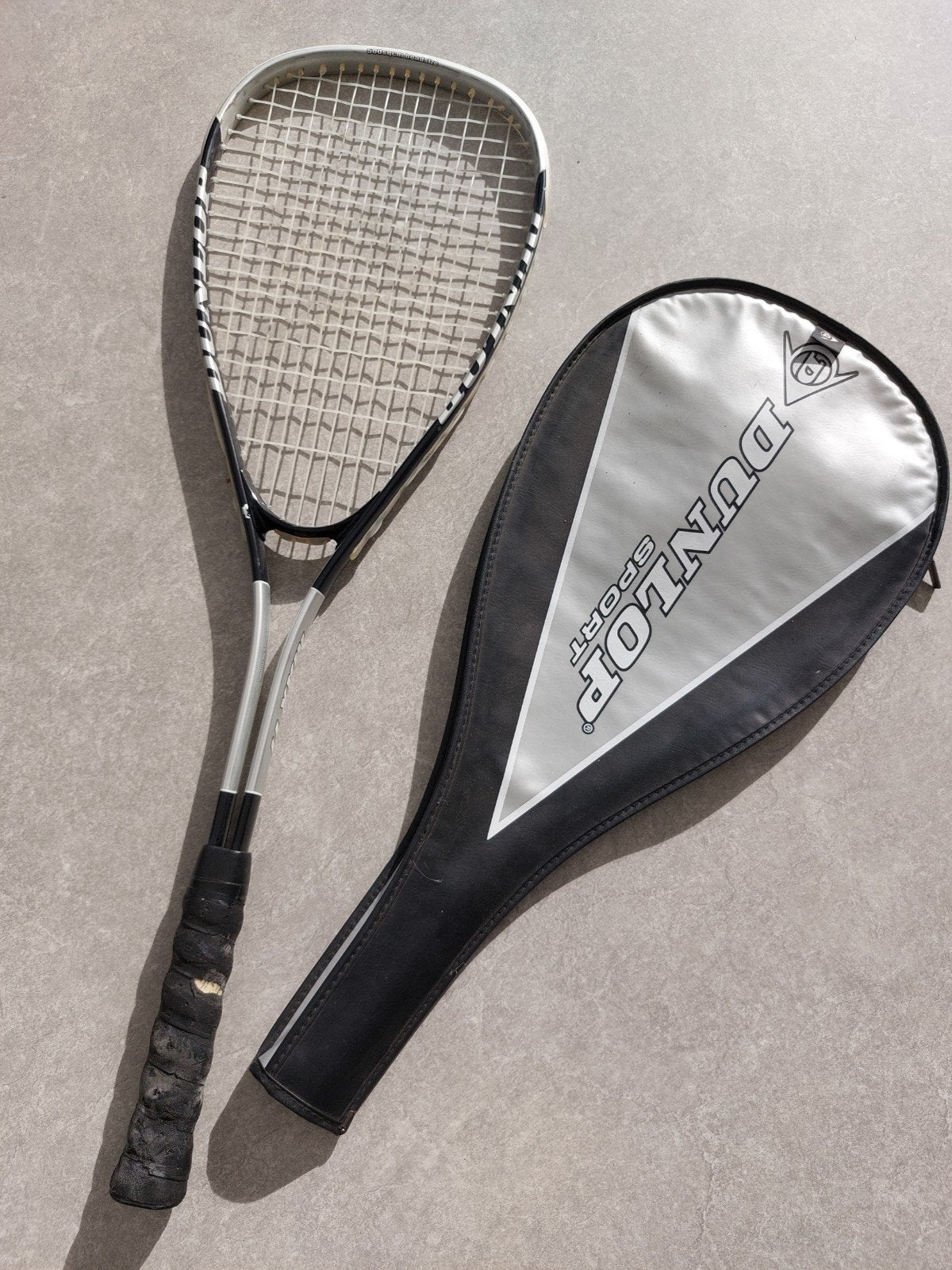 Dunlop Max Ti Squash Racket met Hoes, Sport en Fitness, Ophalen, Gebruikt, Racket, Met hoes