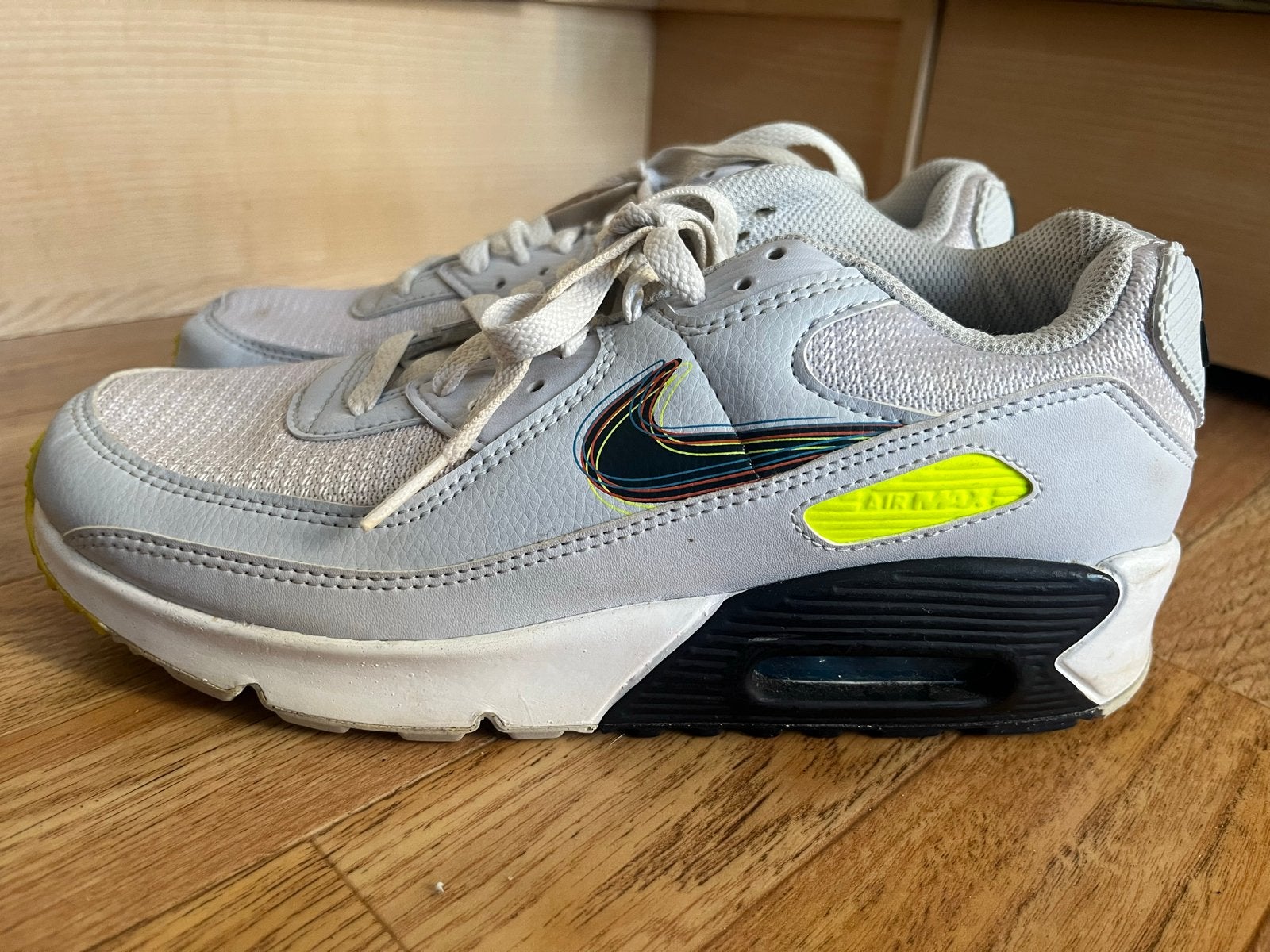 Nike Air Max 90 Sneakers - Grijs met neon accenten maat 38,5, Kleding | Dames, Ophalen of Verzenden, Sneakers of Gympen, Grijs