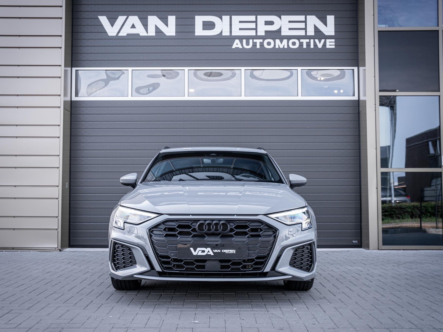 Audi A3 Sportback 45 TFSI e S edition Competition 3x S-Line, Auto's, Stof, Gebruikt, 4 cilinders, Hybride Elektrisch/Benzine