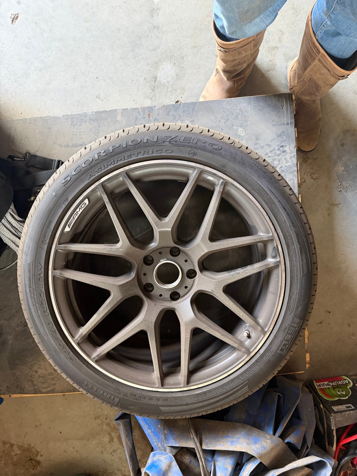 Mercedes originele 63 AMG velgen met Pirelli banden, Auto-onderdelen, Banden en Velgen, Gebruikt, 295 mm, Banden en Velgen, Terreinwagen
