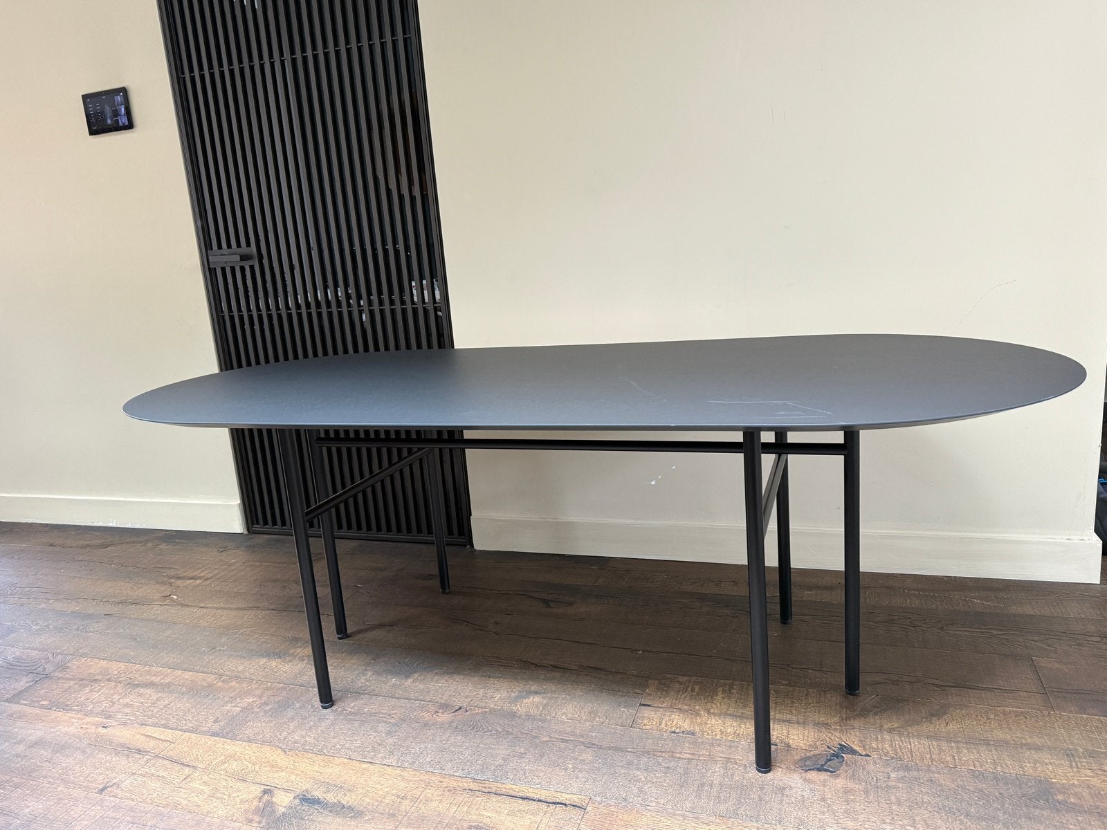 Audo Copenhagen design Moderne ovale eettafel 210cm, Huis en Inrichting, Tafels | Eettafels, Ophalen, Gebruikt, 50 tot 100 cm