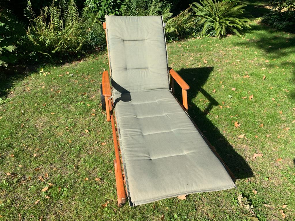 Mooie kwaliteit houten ligstoel met kussen en wielen, Ophalen, Gebruikt, Hout, Verstelbaar