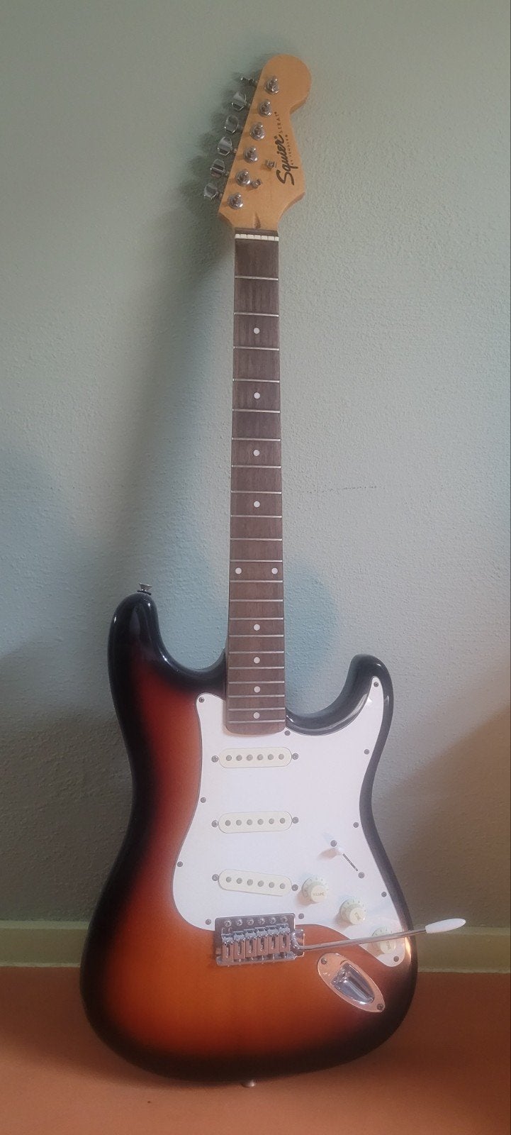Te koop elektrische gitaar, squier by fender, Ophalen, Gebruikt, Solid body, Fender