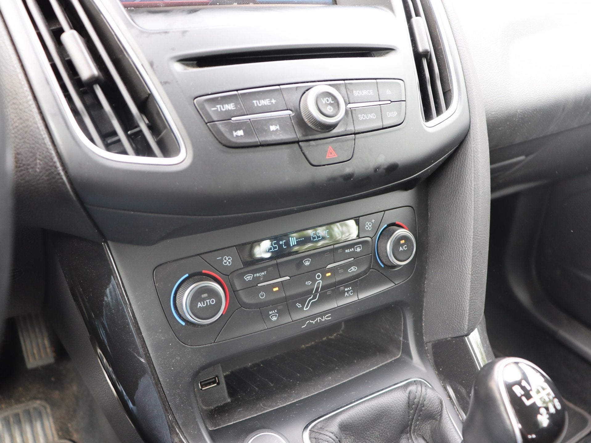 Foto 12 van Ford Focus Wagon 1.0 Titanium Edition navi LM airco org NL
