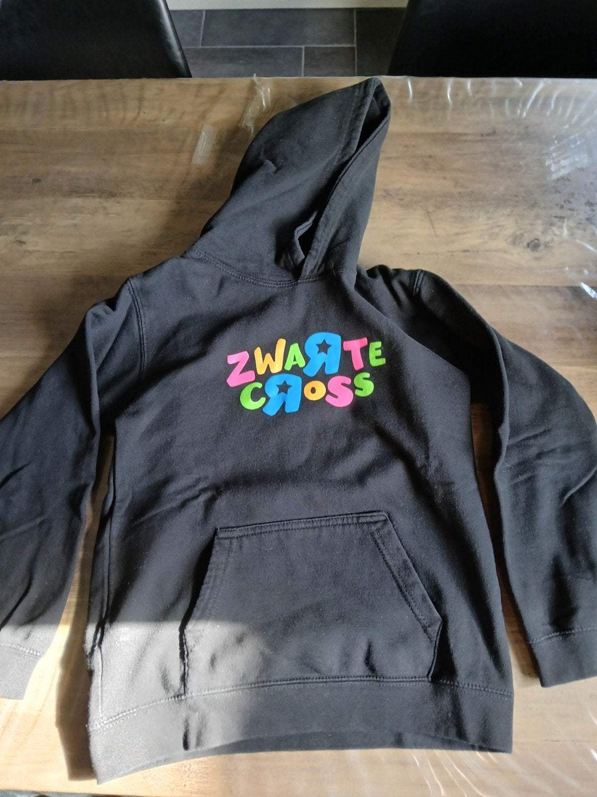 Zwarte cross kinderhoodie, Ophalen of Verzenden, Zo goed als nieuw, Overige maten, Zwart