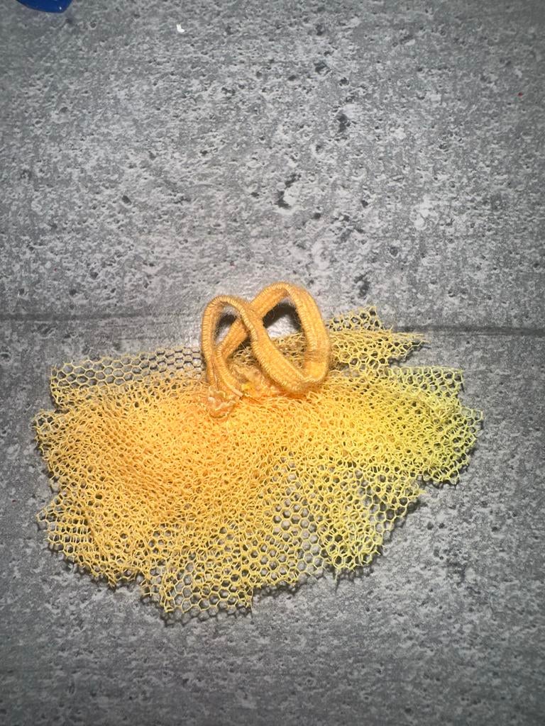 543 Barbie Accessoire: Geel Netrokje/Tutu ?, Ophalen of Verzenden, Gebruikt, Meisje
