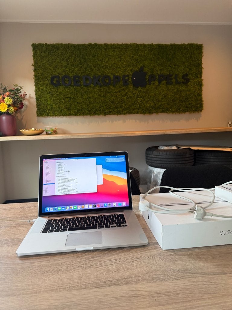 MacBook Pro 2015 15 inch i7 16GB 512GB Zilver, Gebruikt, Cupertino California, Support@apple.com, Ophalen