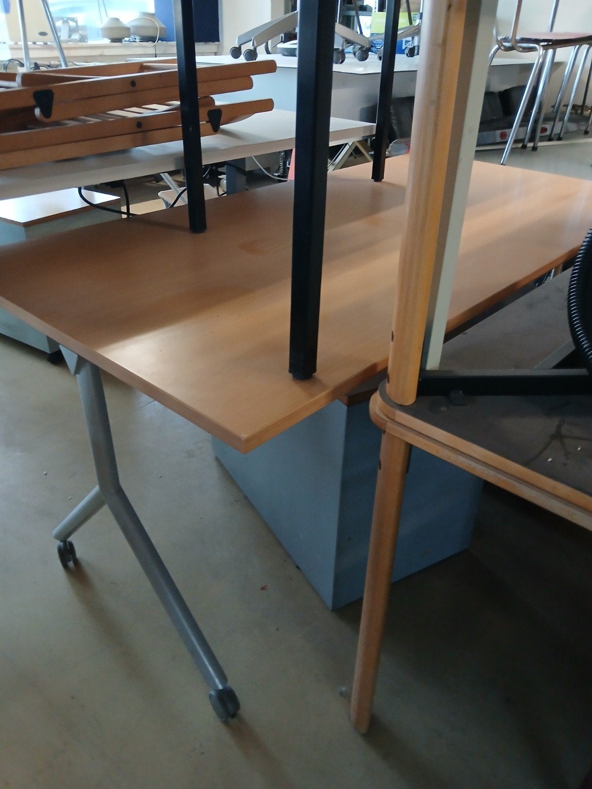 Bureau tafel op wielen, Ophalen, Info@tommysmit.nl, Gebruikt, 7008AR