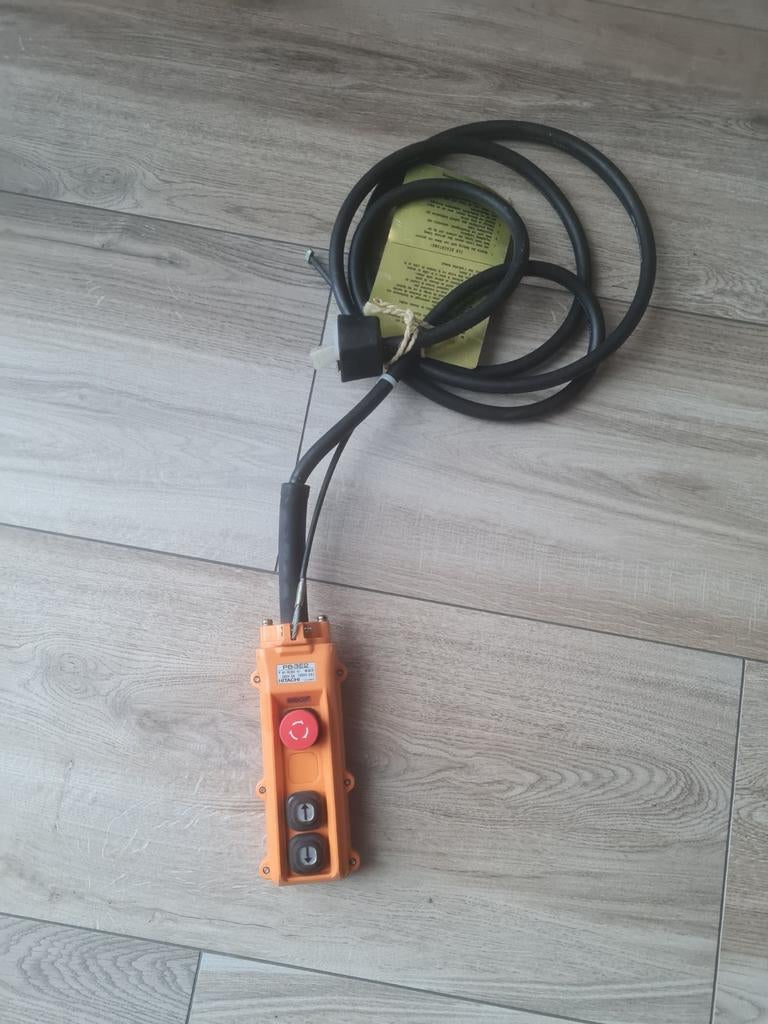 Hitachi PB-3E2 drukknopkast / hangdrukknopkast, Ophalen of Verzenden, Nieuw