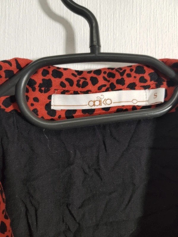 Aaiko overslagjurk met panterprint – Rood/Zwart – Maat S, Aaiko, Fashiontiek, Ophalen of Verzenden, Zo goed als nieuw