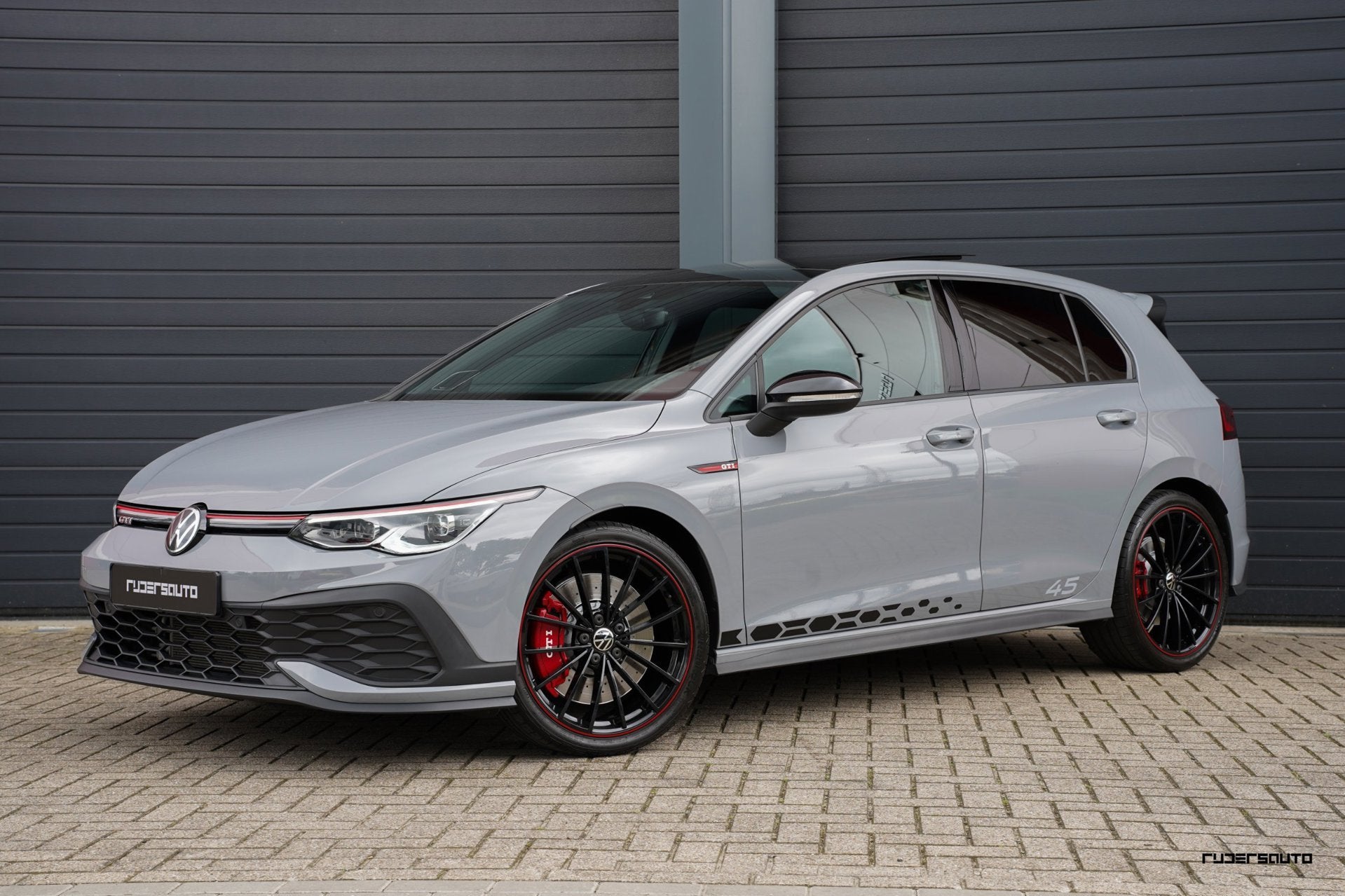 Volkswagen Golf 8 GTI Clubsport 45 Jahre | Pano | Akra | Mat, Dealer onderhouden, Gebruikt, Zwart, 4 cilinders