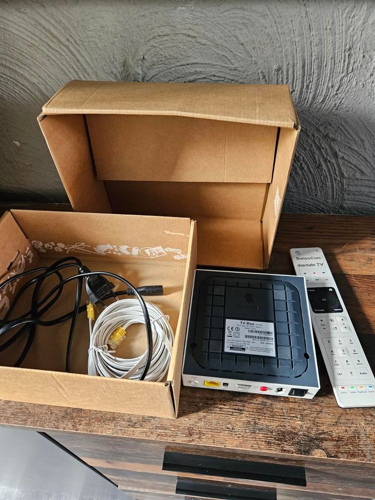 Swisscom TV-Box (IP1200) met afstandsbediening, Ophalen of Verzenden, Gebruikt, Decoder