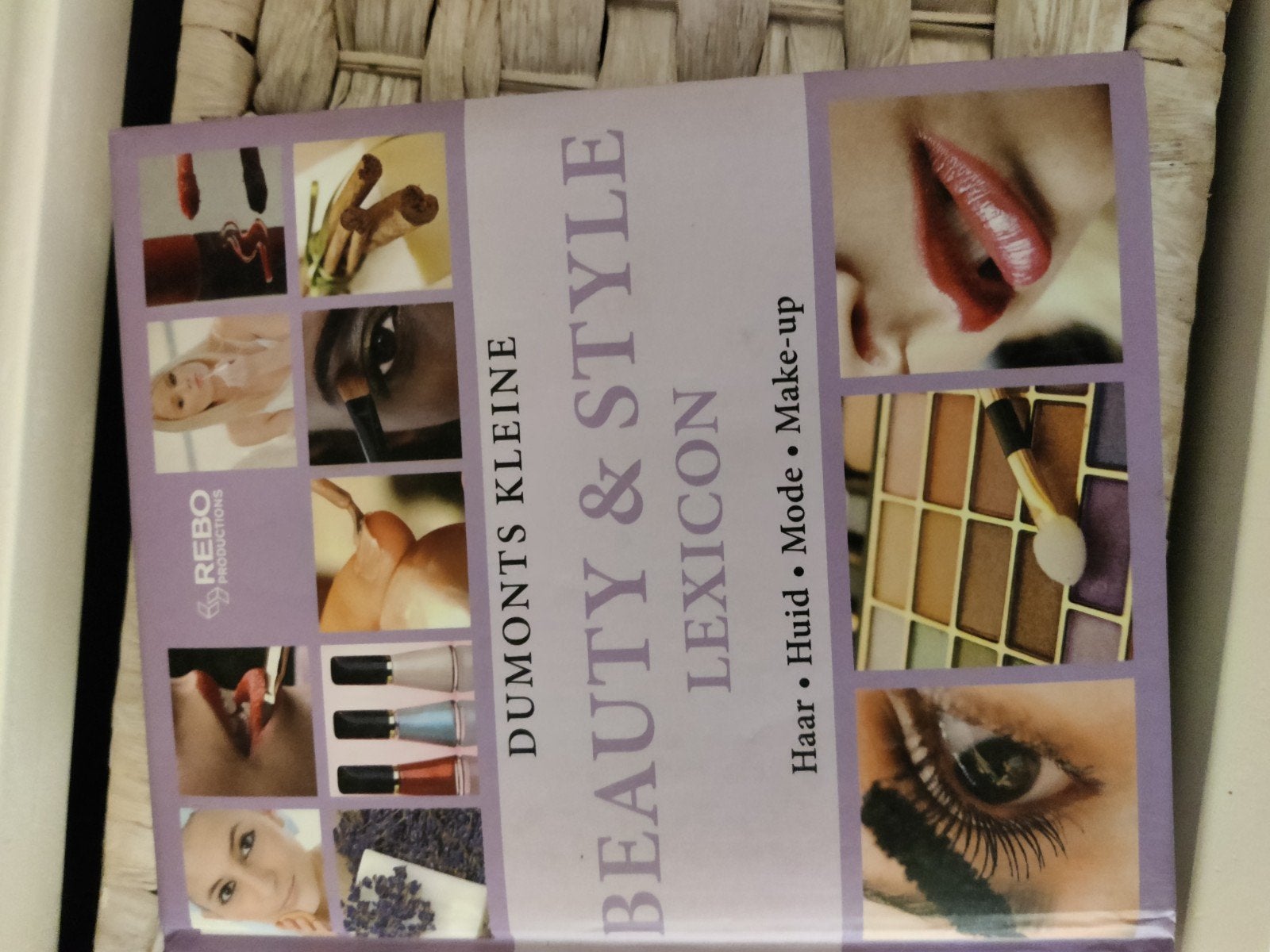 Dumonts Kleine Beauty & Style Lexicon - Haar, Huid, Make-up, Boeken, Gezondheid, Dieet en Voeding, Ophalen of Verzenden, Zo goed als nieuw
