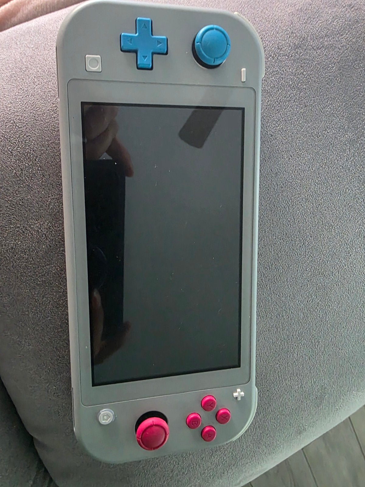 Nintendo Switch Lite Pokémon Zacian & Zamazenta Editie, Spelcomputers en Games, Spelcomputers | Nintendo Switch Lite, Ophalen