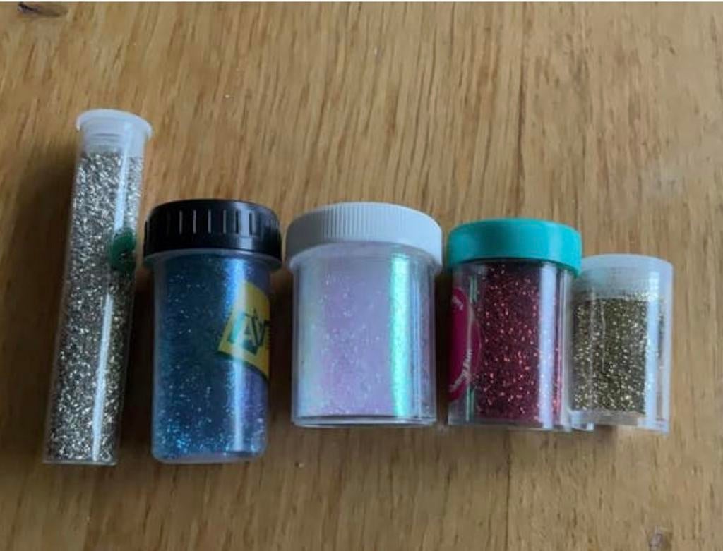 5 potjes glitter, ze zijn niet vol, Hobby en Vrije tijd, Knutselen, Ophalen of Verzenden, Gebruikt