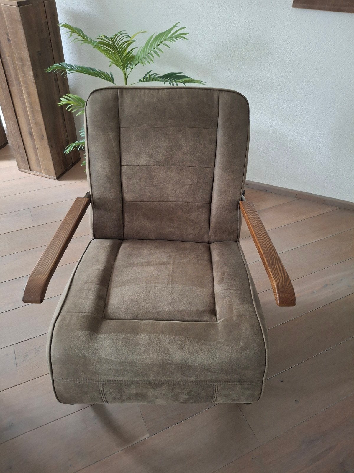 Fauteuil Ivar olijfgroen - Leenbakker, Ophalen, 75 tot 100 cm, Zo goed als nieuw, 50 tot 75 cm