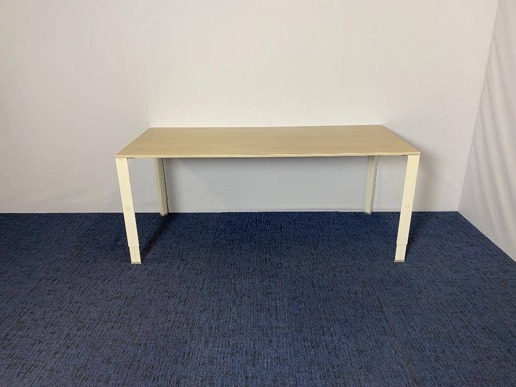 1x Bureau Ahrend 700, eiken blad, wit onderstel, 180 x 80 cm, Ophalen, Gebruikt