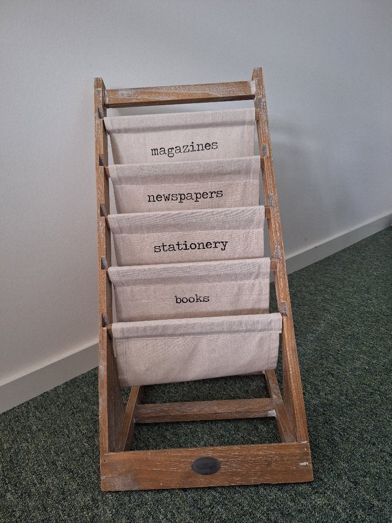 Riverdale tijdschriftenrek van hout – ca 70 cm hoog, Tijdschriftenrek, Ophalen, Gebruikt