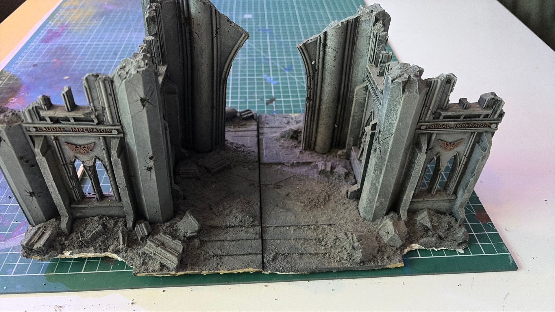 ForgeWorld Ruined Administratum Entrance – Warhammer 40K, Ophalen, Gebruikt, Warhammer 40000, Geverfd