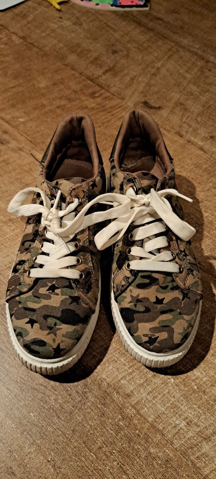 gratis dames sneakers legerprint - maat 38, Kleding | Dames, Ophalen of Verzenden, Gedragen, Groen, Sneakers of Gympen
