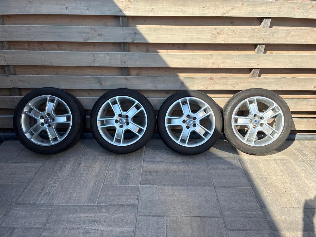 Zaurak Volvo 17 inch velgen met zomerbanden, Ophalen, Gebruikt