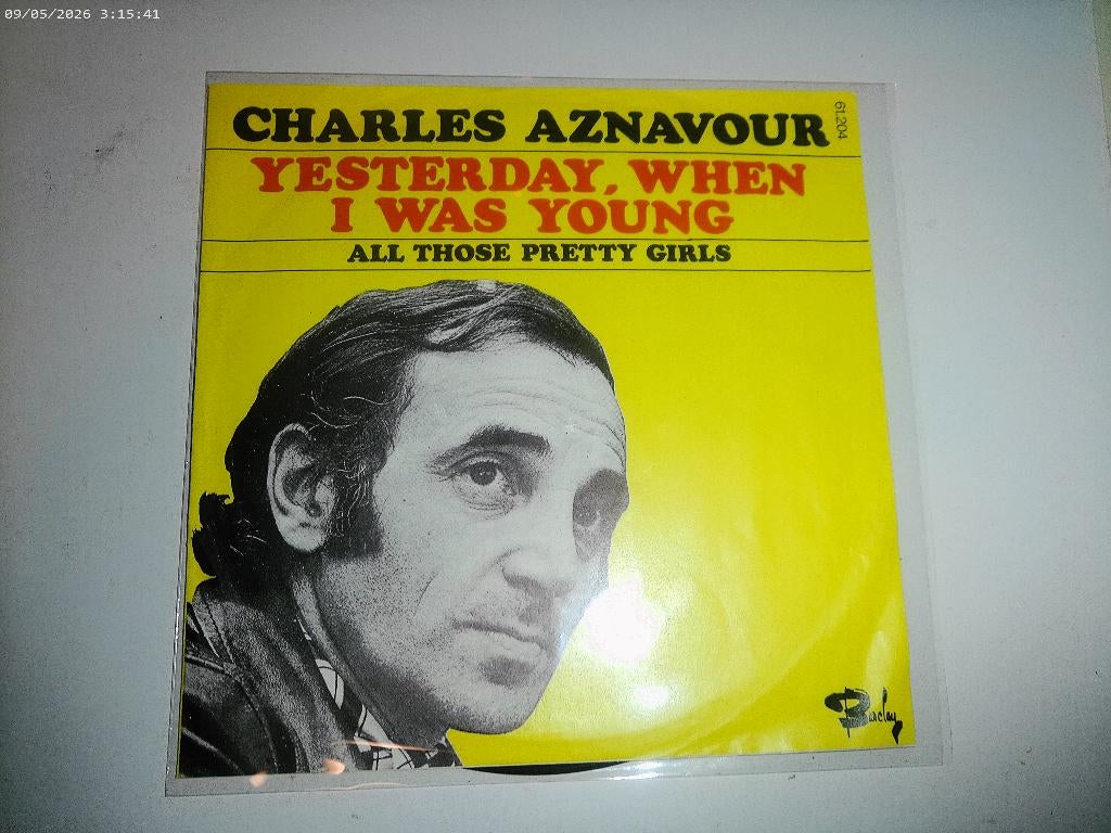 Charles Aznavour - Yesterday when I was young, Fotohoes, Ophalen of Verzenden, Gebruikt, Pop