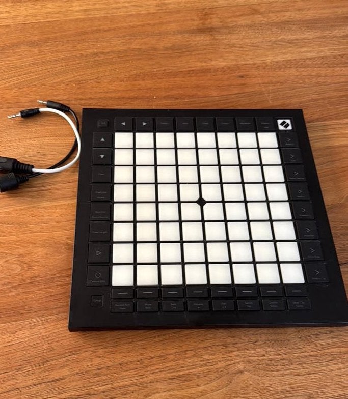 Novation Launchpad Pro MK3, Muziek en Instrumenten, Midi-apparatuur, Ophalen of Verzenden, Zo goed als nieuw